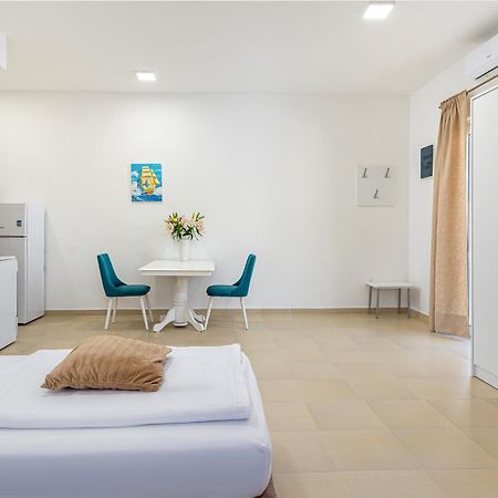 Apartments Lustica ラドヴィチ 部屋 写真