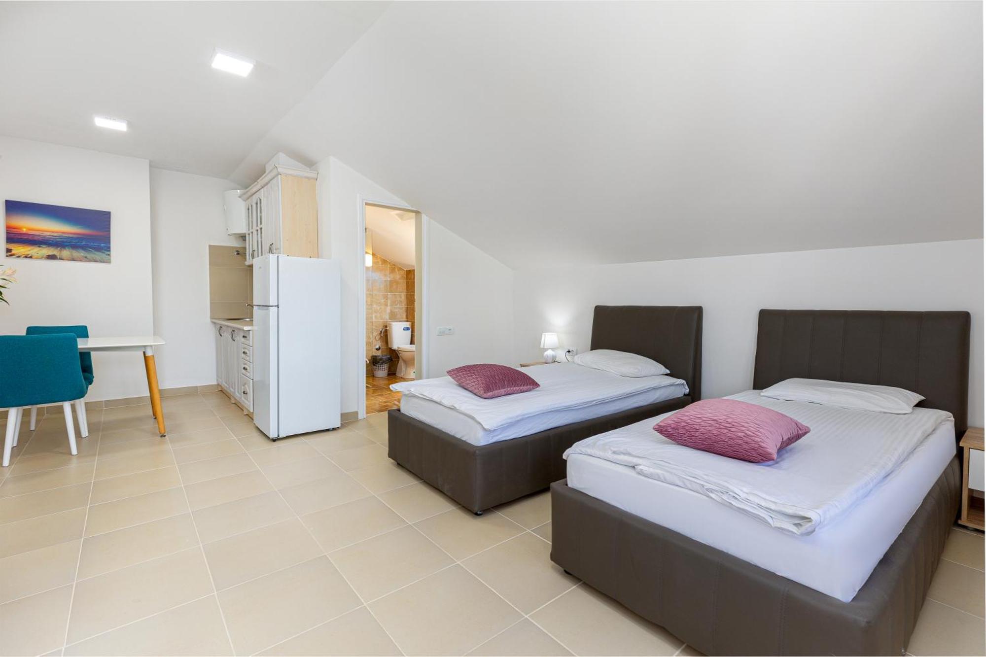Apartments Lustica ラドヴィチ 部屋 写真