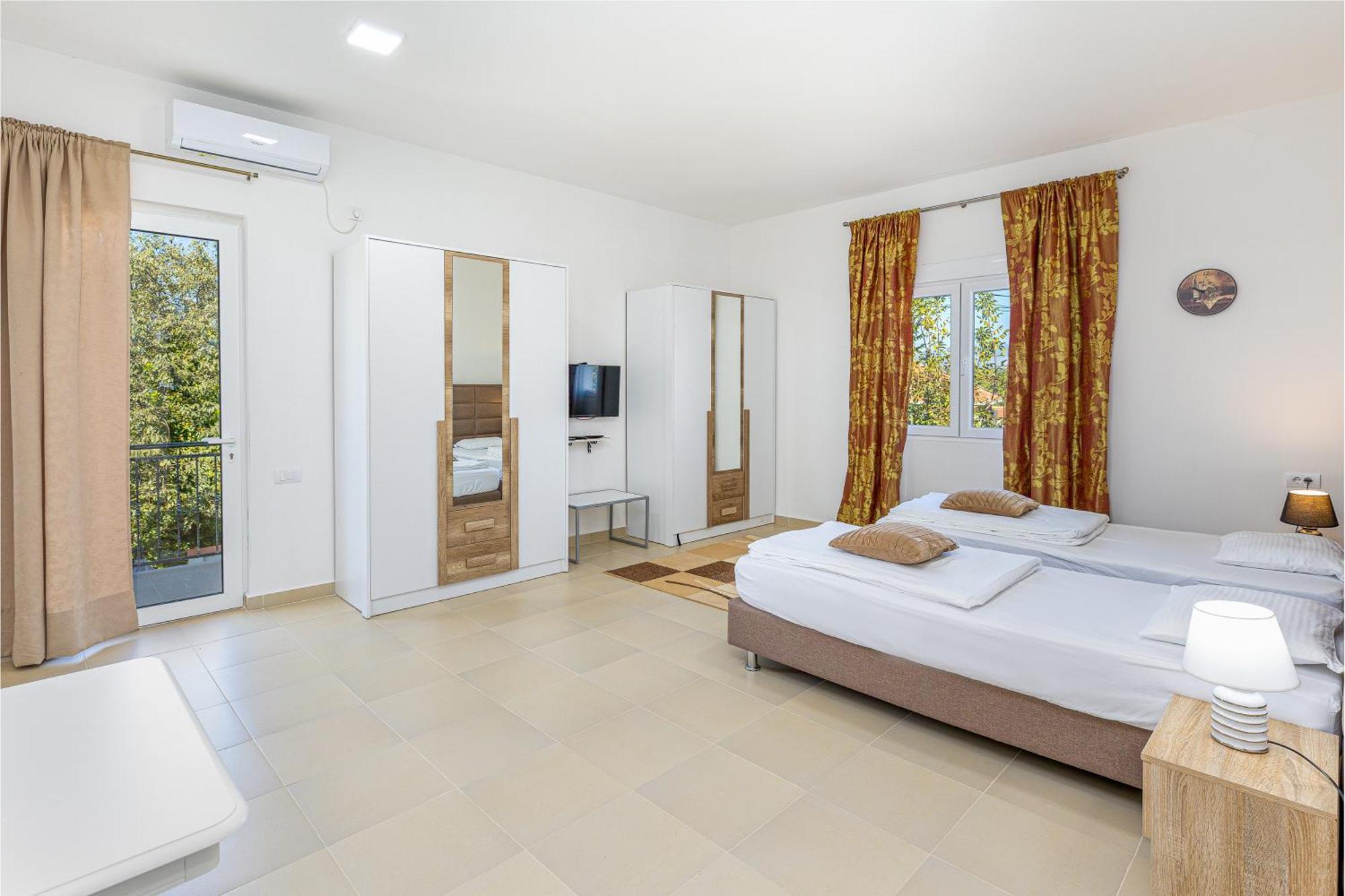 Apartments Lustica ラドヴィチ 部屋 写真