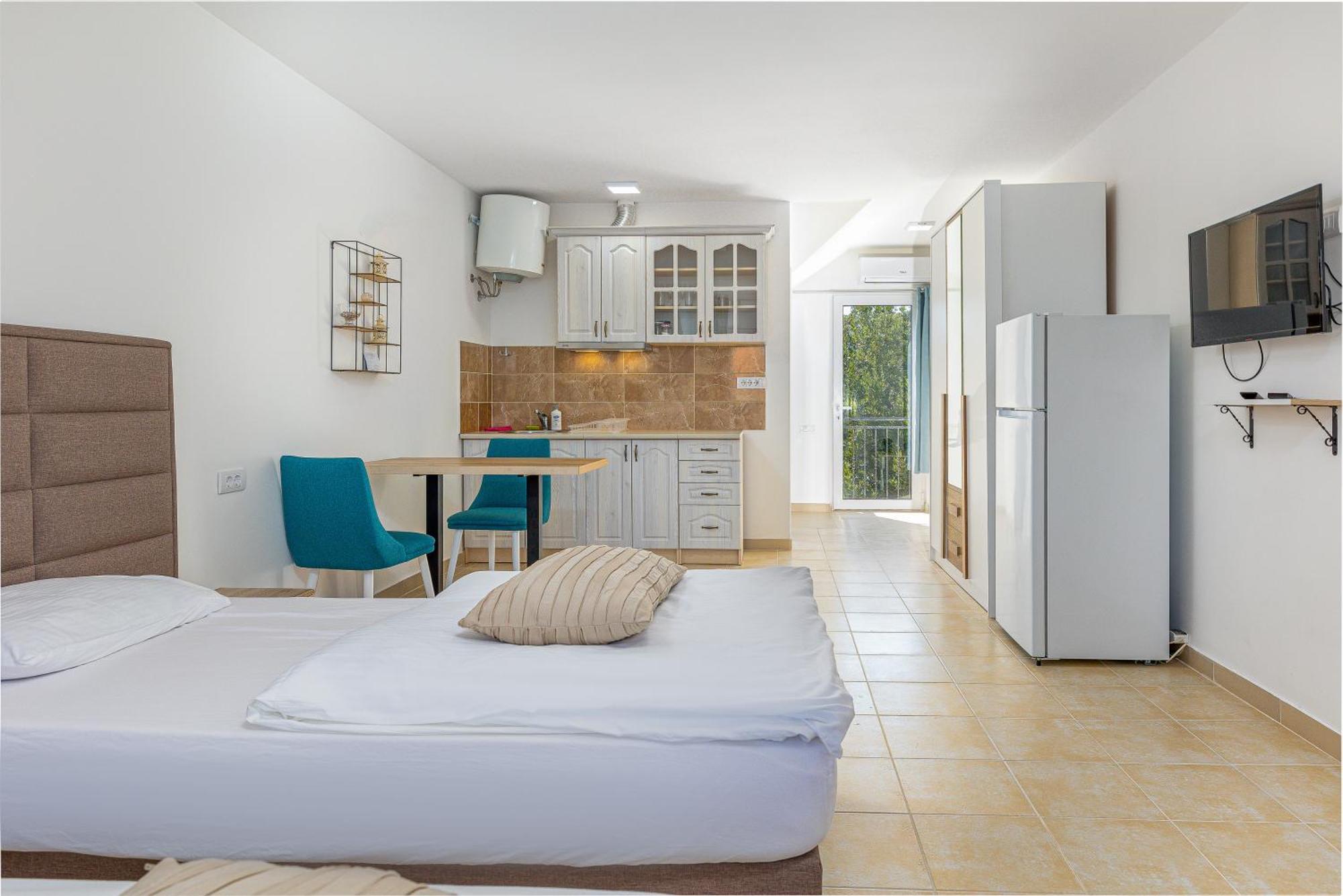 Apartments Lustica ラドヴィチ 部屋 写真