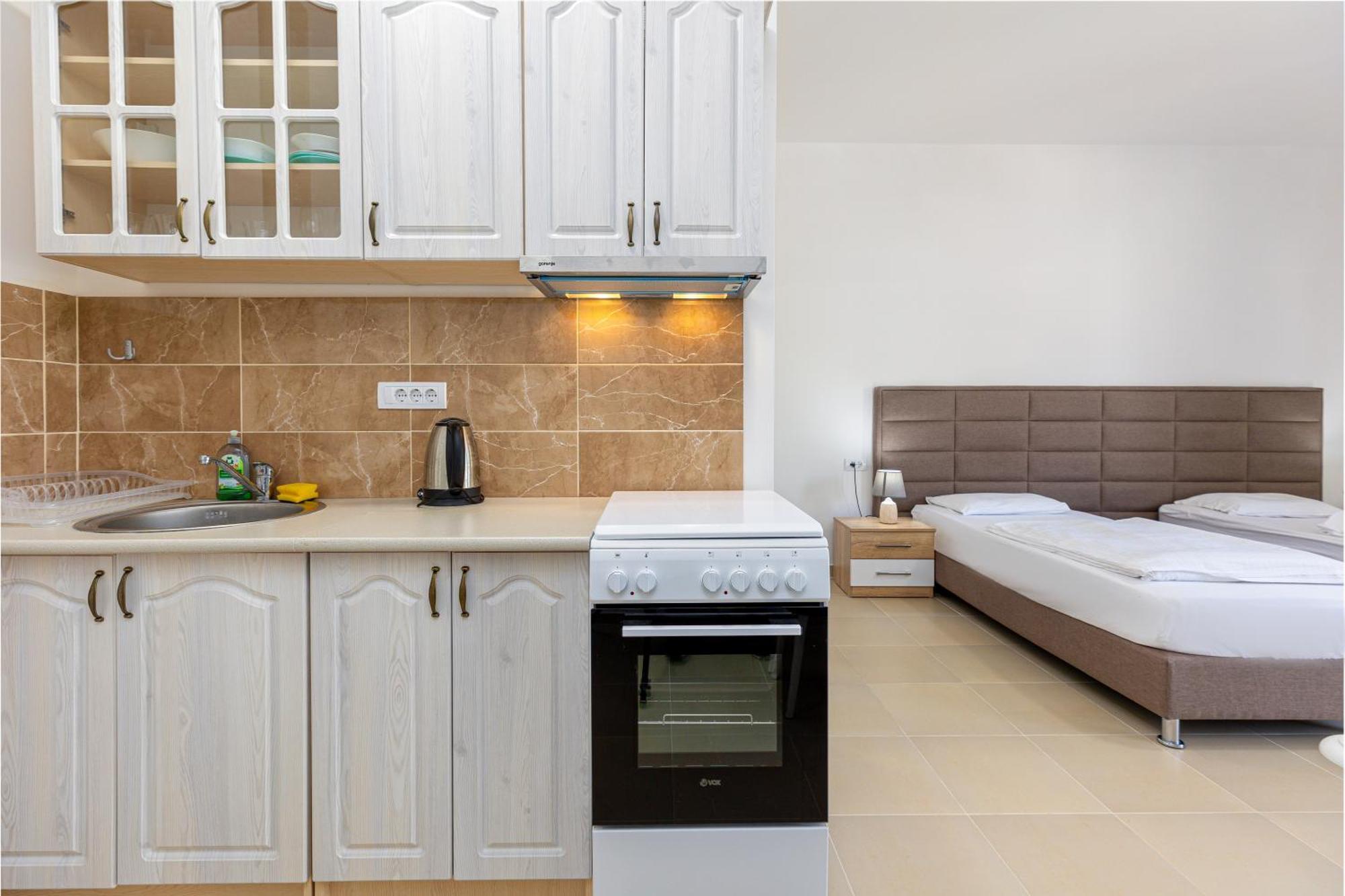 Apartments Lustica ラドヴィチ 部屋 写真