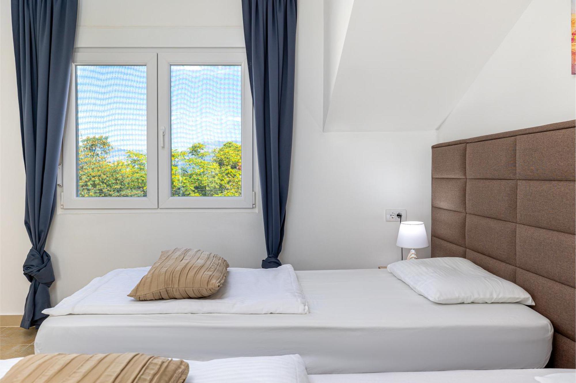 Apartments Lustica ラドヴィチ 部屋 写真