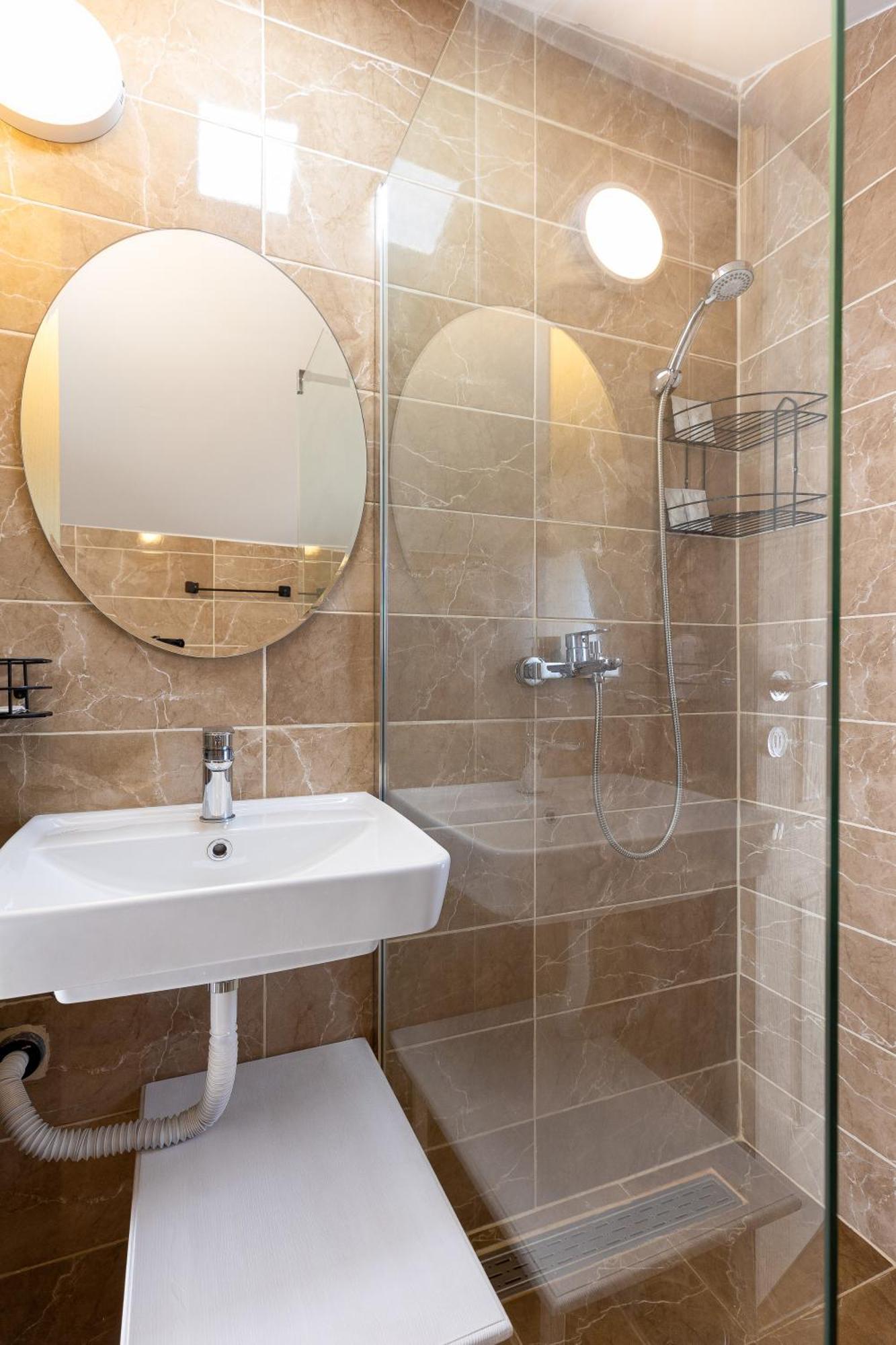 Apartments Lustica ラドヴィチ 部屋 写真