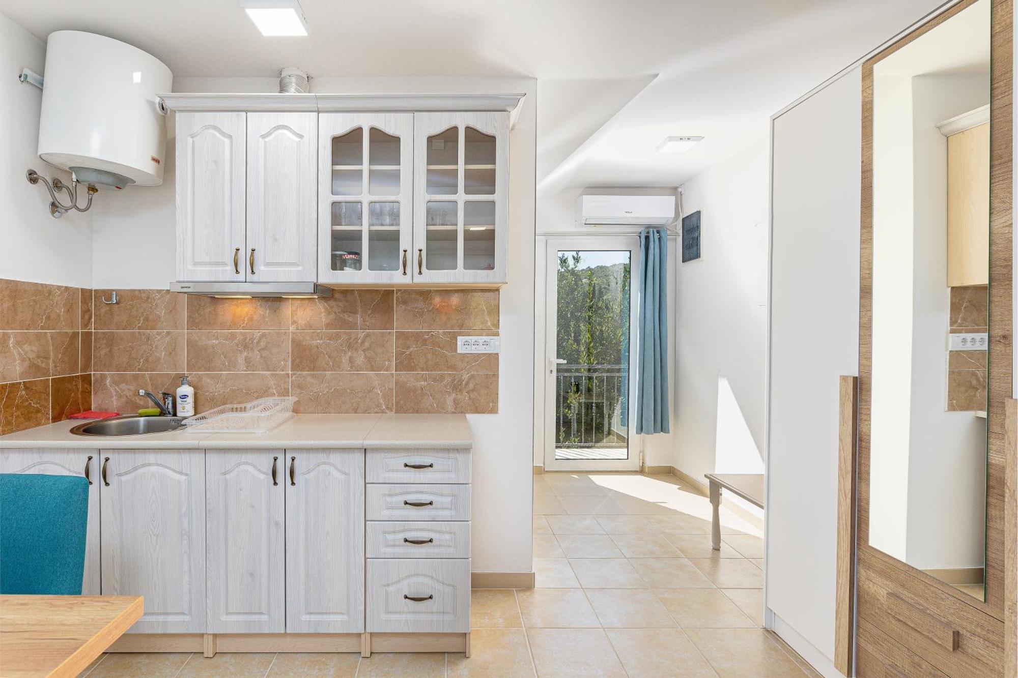 Apartments Lustica ラドヴィチ 部屋 写真