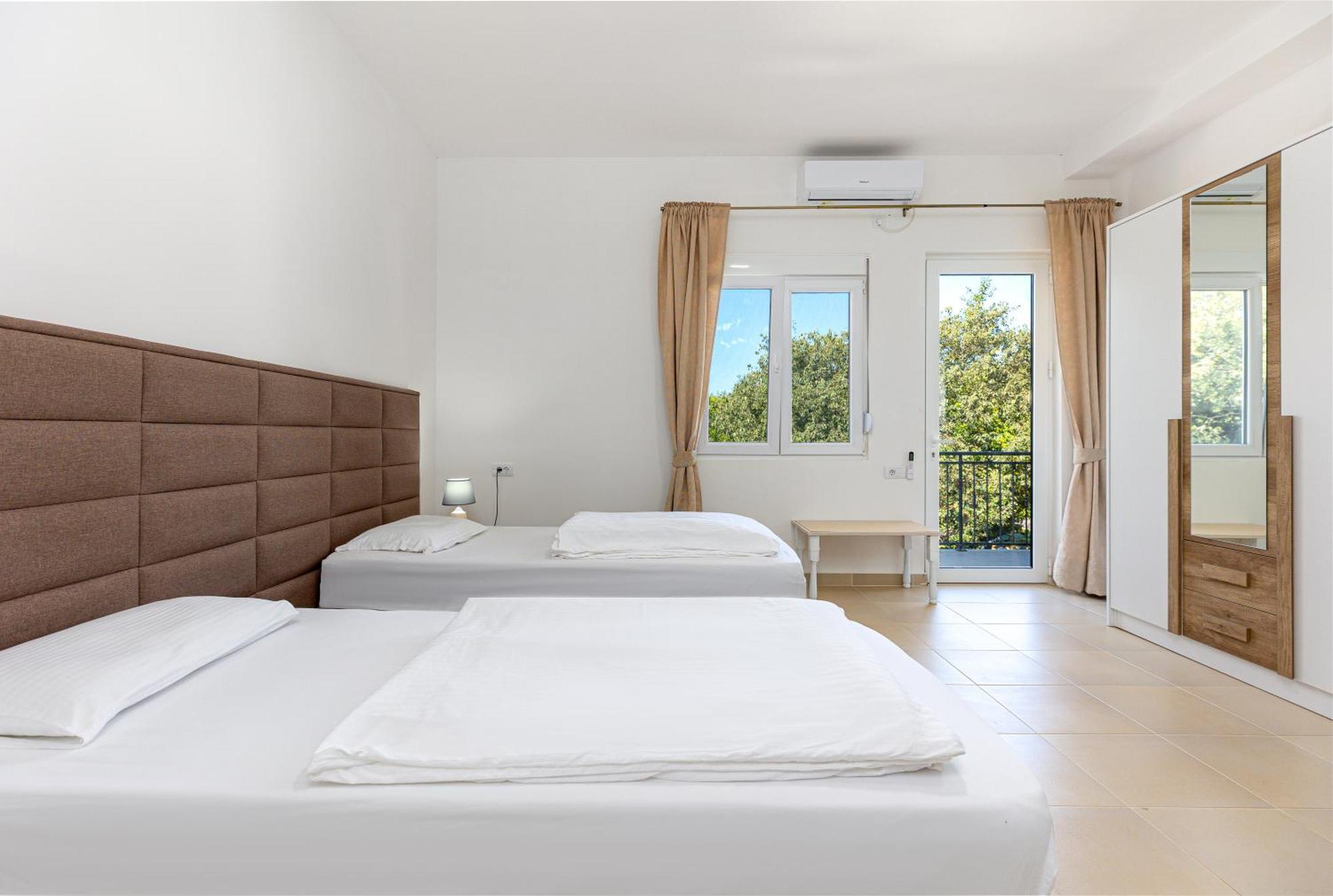 Apartments Lustica ラドヴィチ 部屋 写真