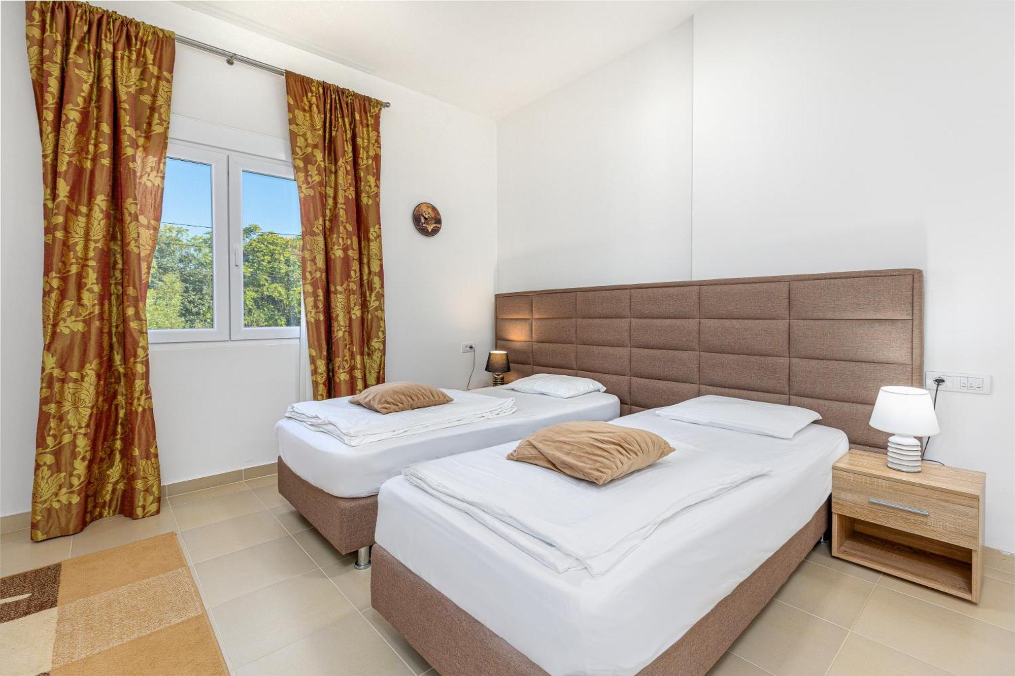 Apartments Lustica ラドヴィチ 部屋 写真